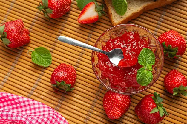 prepare strawberry jam: